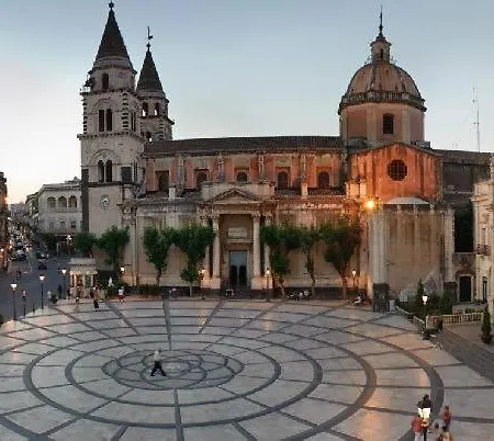 Al Centro Di Aci Apartment